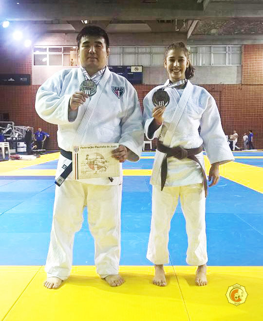 Eduarda Guimarães e Ricardo Koga na final do campeonato paulista de judô